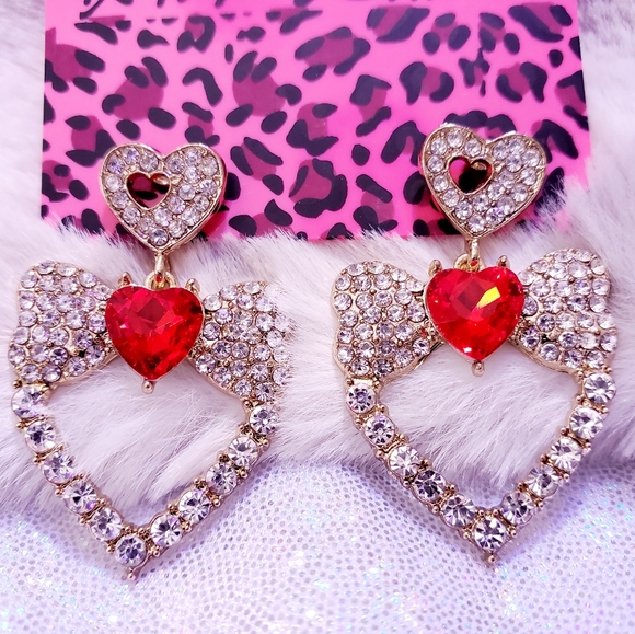 Gold ruby red and white crystal heart drop earring - Picture 3 of 11